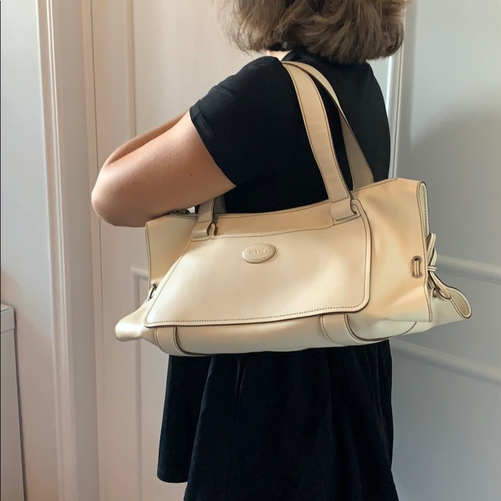 Tod’s Vintage Beige Leather Handbag